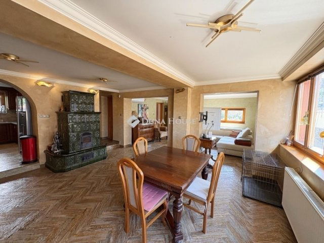 Eladó téglalakás, Pécsett 79.9 M Ft, 3 szobás