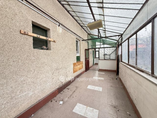 Eladó családi ház, Vecsésen 96 M Ft, 6 szobás