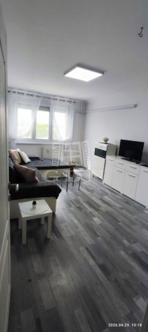 Eladó panellakás, Szegeden 57.5 M Ft, 3 szobás