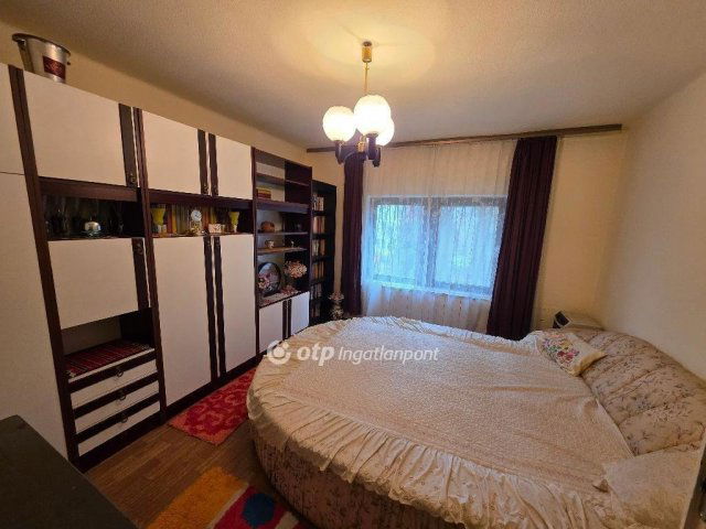 Eladó családi ház, Velencén 79.9 M Ft, 5+2 szobás