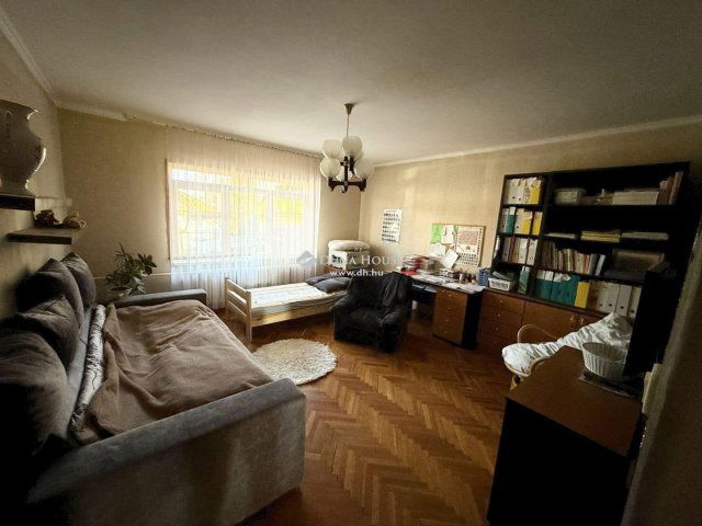 Eladó családi ház, Nyíregyházán 79.9 M Ft, 5 szobás
