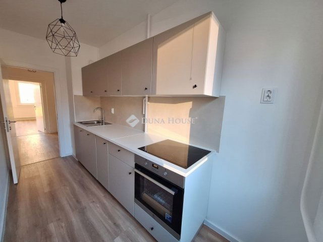 Eladó panellakás, Budapesten, III. kerületben 94.9 M Ft, 4 szobás