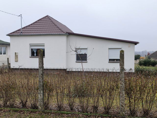 Eladó családi ház, Bakonypéterden 49.9 M Ft, 3 szobás