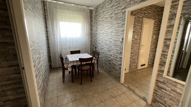 Eladó téglalakás, Nyíregyházán 42 M Ft, 2+1 szobás