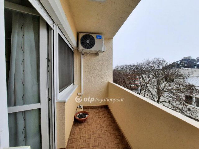 Eladó téglalakás, Siófokon 55.5 M Ft, 2 szobás