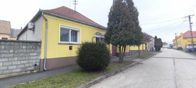 Eladó családi ház, Devecseren 45.9 M Ft, 3 szobás