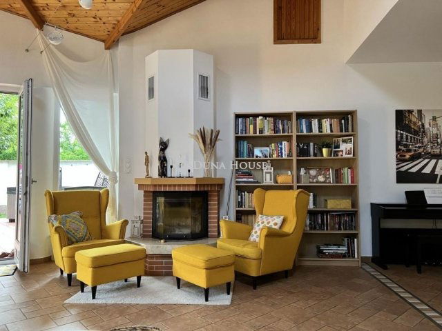 Eladó családi ház, Solymáron 249 M Ft, 6 szobás