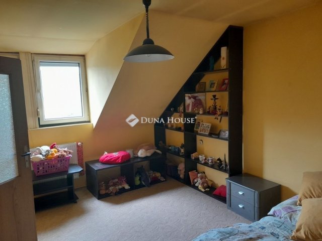 Eladó családi ház, Sárisápon 69.9 M Ft, 5 szobás