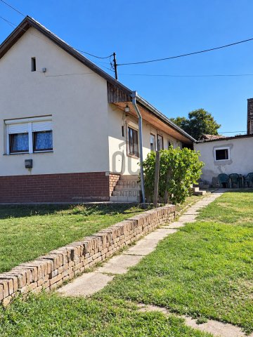 Eladó családi ház, Egyházaskozáron 16 M Ft, 2 szobás