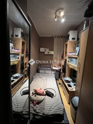 Eladó téglalakás, Hajmáskéren 29 M Ft, 3 szobás