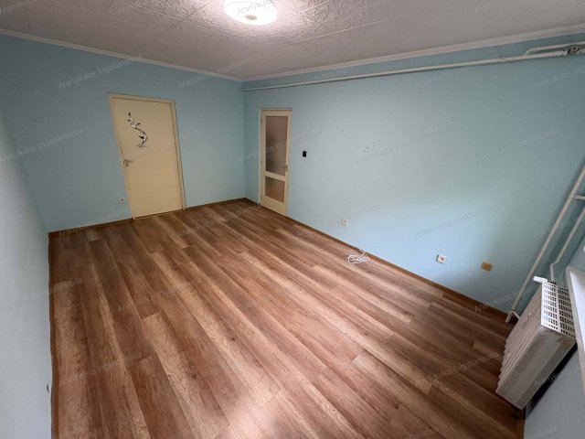 Eladó panellakás, Gyulán 33.499 M Ft, 2 szobás