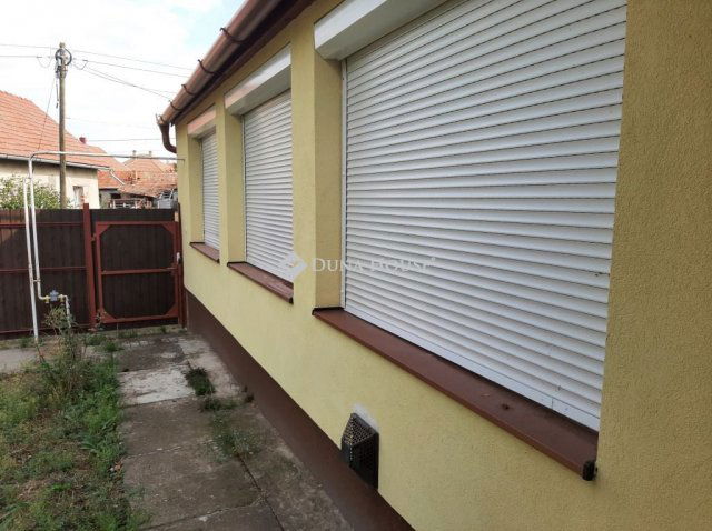 Kiadó családi ház, albérlet, Jászjákóhalmán 160 E Ft / hó
