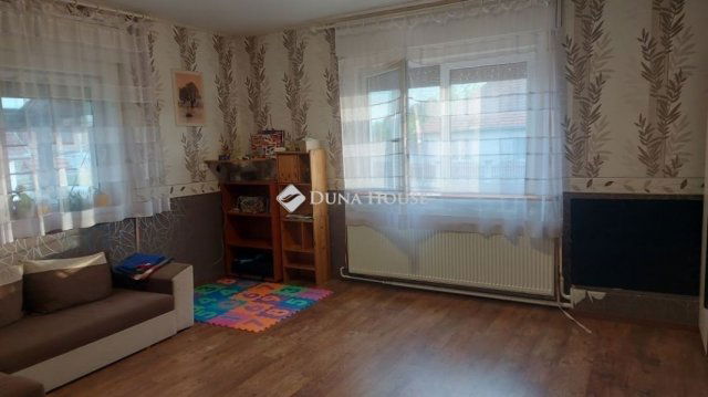 Eladó családi ház, Turán 45 M Ft, 3 szobás