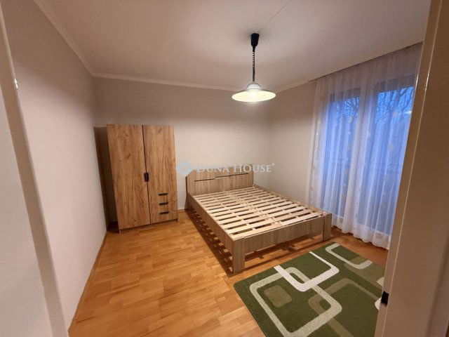 Kiadó panellakás, albérlet, Pécsett, Gyöngyös utcában