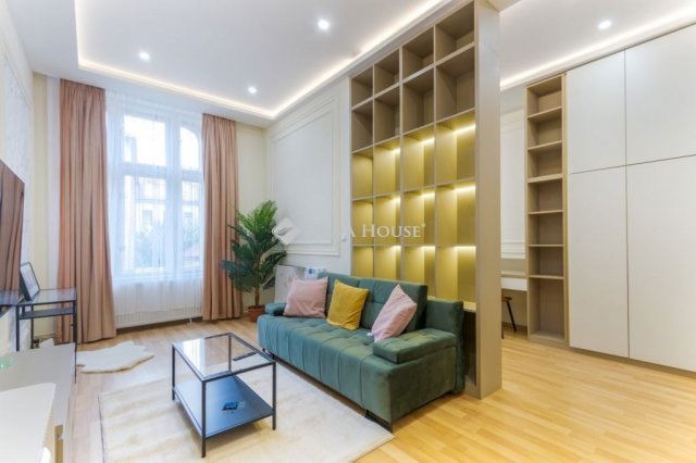 Eladó téglalakás, Budapesten, VII. kerületben 140 M Ft, 4 szobás