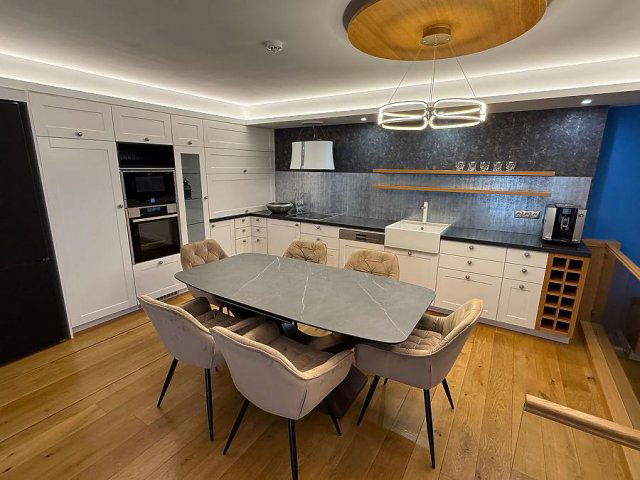 Eladó családi ház, Szentendrén 380 M Ft, 5 szobás