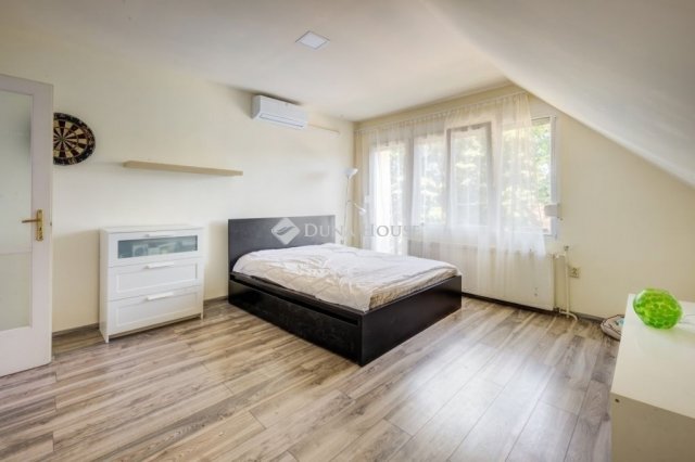 Eladó családi ház, Gödön 160 M Ft, 12 szobás