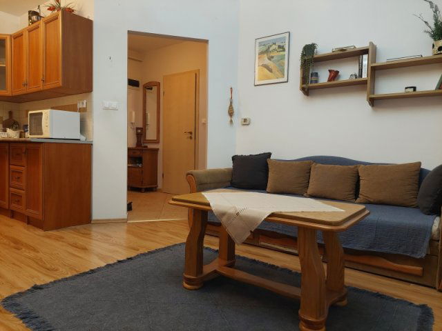 Eladó téglalakás, Pécsett 56.55 M Ft, 2 szobás