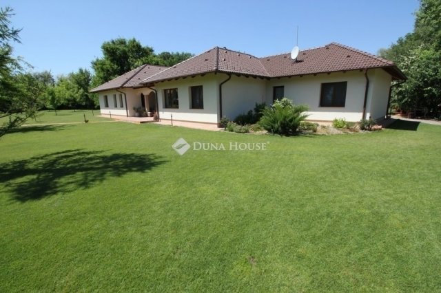 Eladó családi ház, Kecskeméten 219 M Ft, 4 szobás