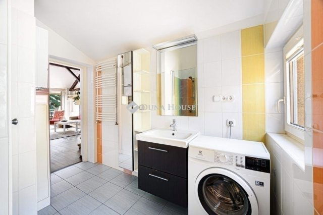 Eladó téglalakás, Budapesten, XII. kerületben 149.9 M Ft