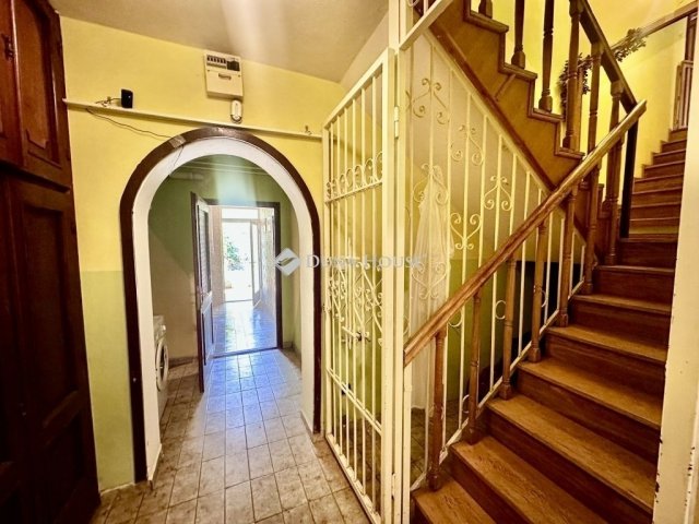 Eladó családi ház, Szegeden 199 M Ft, 7 szobás