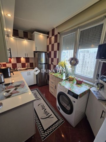 Eladó panellakás, Győrött 54.9 M Ft, 3 szobás