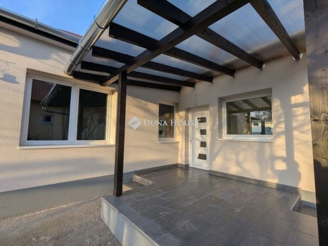 Eladó családi ház, Debrecenben 112 M Ft, 5 szobás