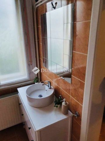 Eladó téglalakás, Pécsett 52.5 M Ft, 2 szobás