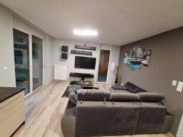 Eladó téglalakás, Mosonmagyaróváron 68.9 M Ft, 2 szobás