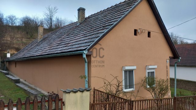 Eladó családi ház, Hőgyészen 16.5 M Ft, 3 szobás