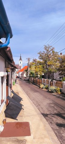 Eladó sorház, Balatonfüreden, Udvar közben 95 M Ft, 3 szobás