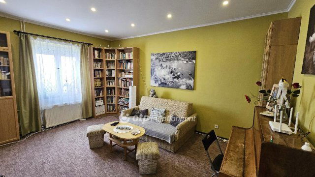 Eladó téglalakás, Dunaújvárosban 67 M Ft, 5 szobás