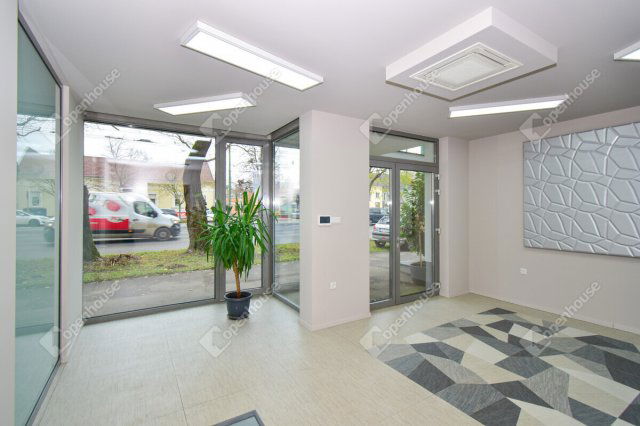 Eladó üzlethelyiség, Szegeden 63.9 M Ft, 2 szobás