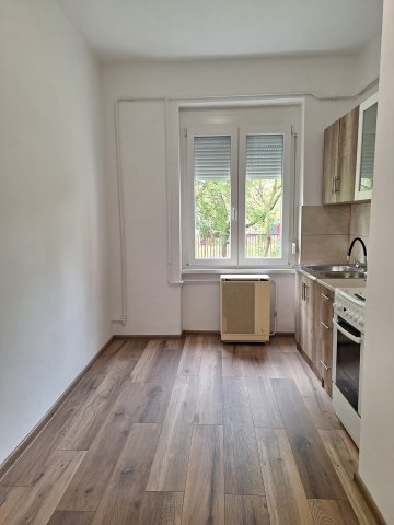 Eladó téglalakás, Szolnokon 34.9 M Ft, 2 szobás