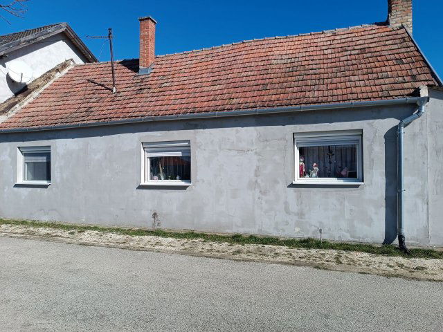 Eladó családi ház, Devecseren 33.8 M Ft, 3 szobás