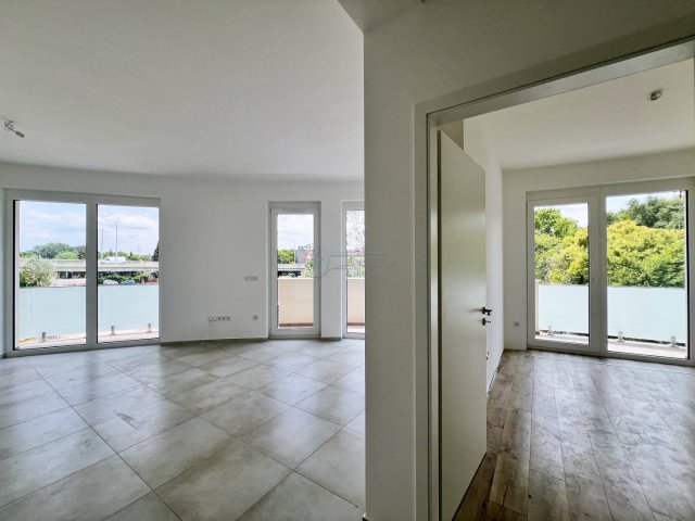 Eladó téglalakás, Szegeden 86.8 M Ft, 3 szobás