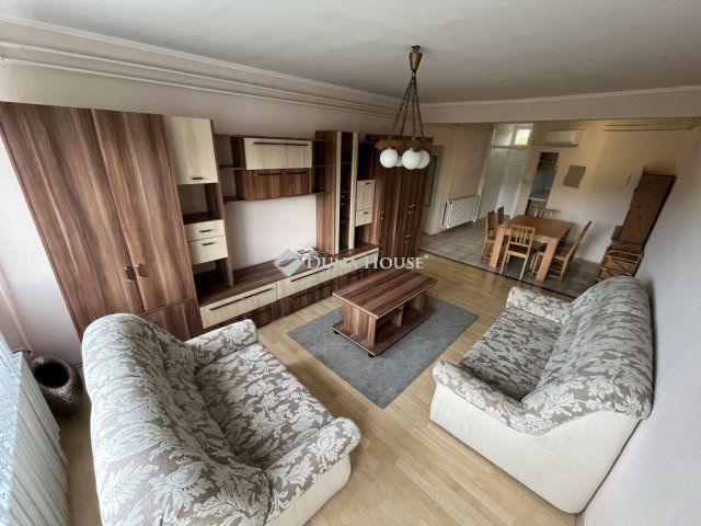 Eladó téglalakás, Szekszárdon, Kőrösi Csoma Sándor utcában