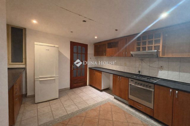 Eladó téglalakás, Budapesten, VI. kerületben 79.9 M Ft, 1 szobás