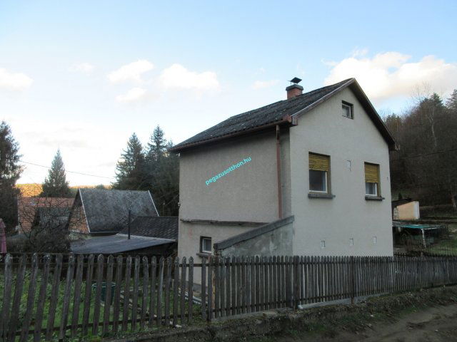 Eladó nyaraló, Arlón 8.5 M Ft, 3 szobás / költözzbe.hu