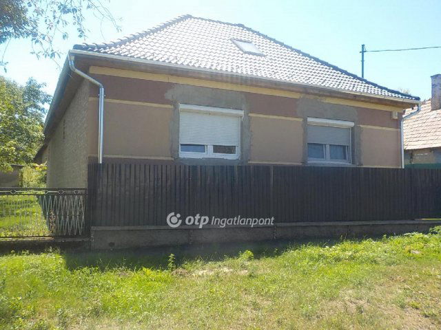 Eladó családi ház, Kisgyalánon 33.3 M Ft, 3+1 szobás