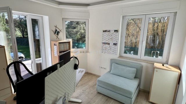 Eladó családi ház, Budapesten, II. kerületben 330.33 M Ft