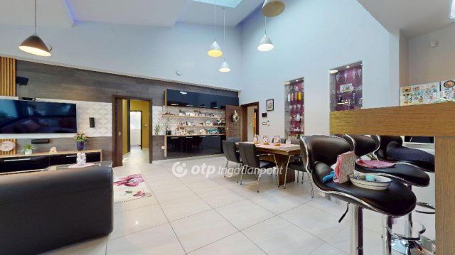 Eladó családi ház, Debrecenben 244.9 M Ft, 5 szobás