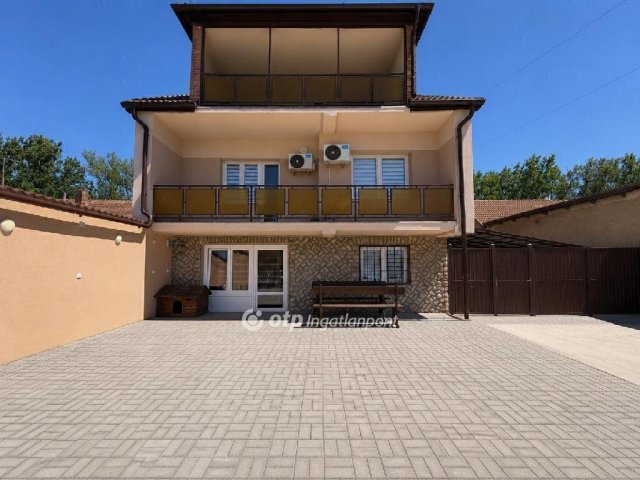 Eladó családi ház, Miskolcon 89.9 M Ft, 8 szobás