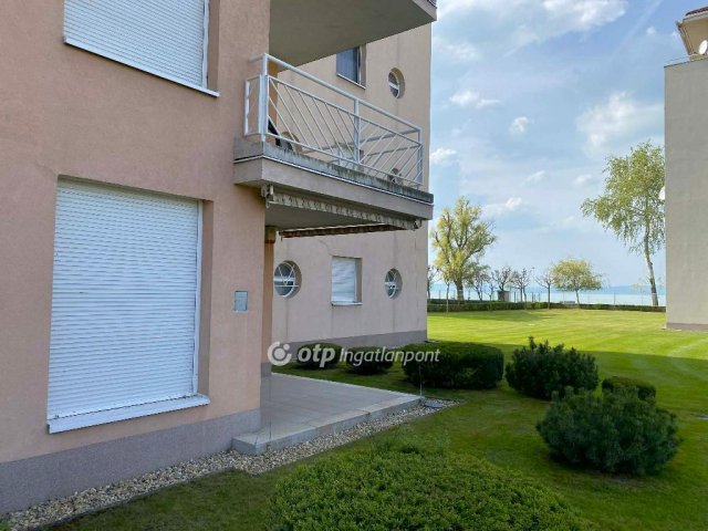 Eladó téglalakás, Siófokon 88.5 M Ft, 2 szobás