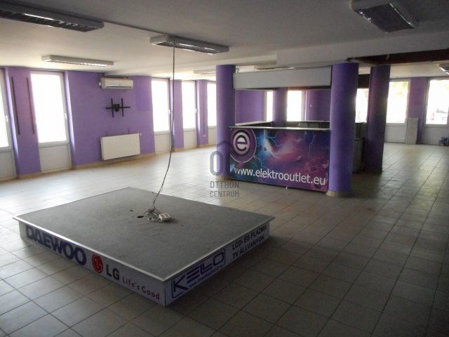 Kiadó üzlethelyiség, Kecskeméten 400 E Ft / hó