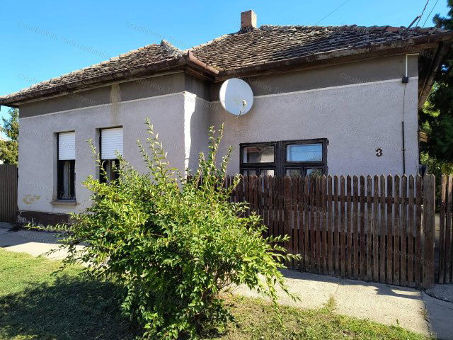 Eladó családi ház, Törökszentmiklóson 18.3 M Ft, 2 szobás
