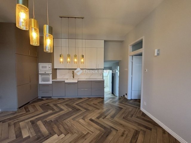 Eladó téglalakás, Kecskeméten 110 M Ft, 3 szobás