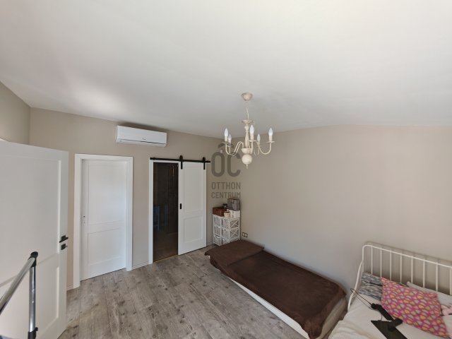 Eladó családi ház, Esztergomban 199 M Ft, 4 szobás