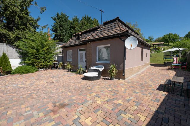Eladó családi ház, Tatabányán 48 M Ft, 3 szobás