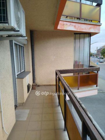 Eladó téglalakás, Pécsett 49.9 M Ft, 2 szobás